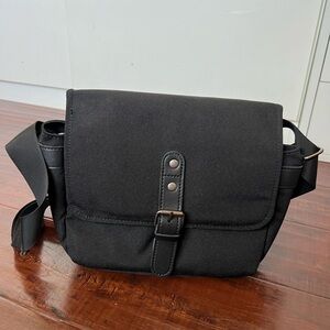 CADen compact camera shoulder bag